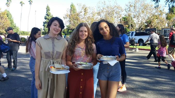 On the set of '20th Century Women' with ELLE FANNING/ANNETTE BENING!!